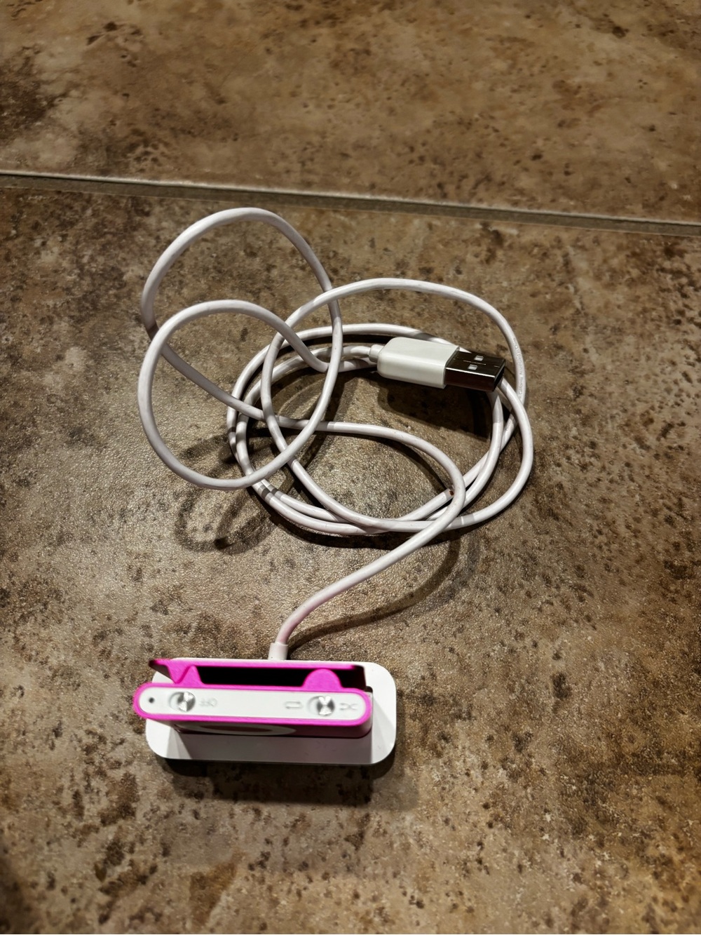Apple iPod shuffle Pink with White Dock and Cable - Picture 5 of 5